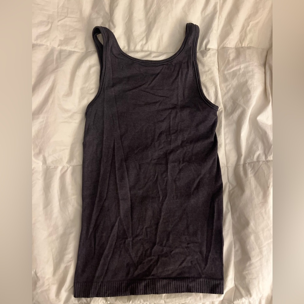 Lululemon women’s ribbed high neck workout tank